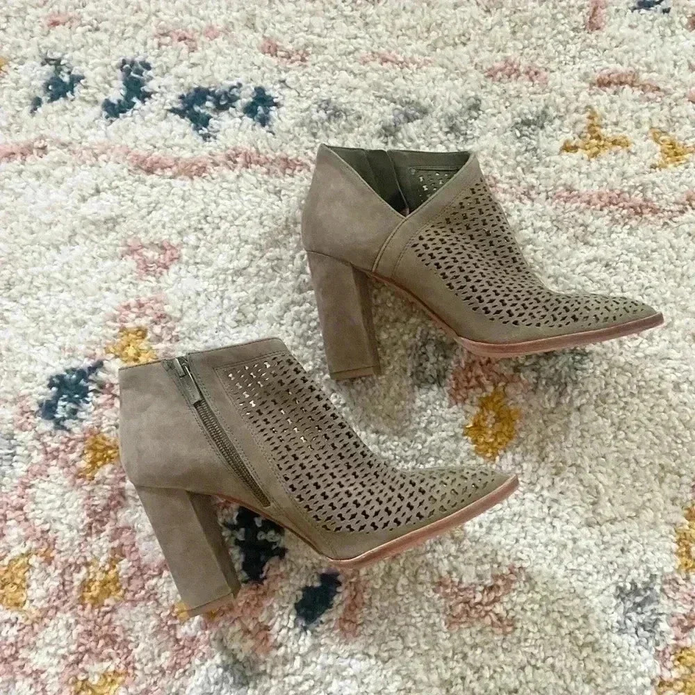 Vince Camuto Lorva Suede‎ Perforated Ankle Booties Size 7.5